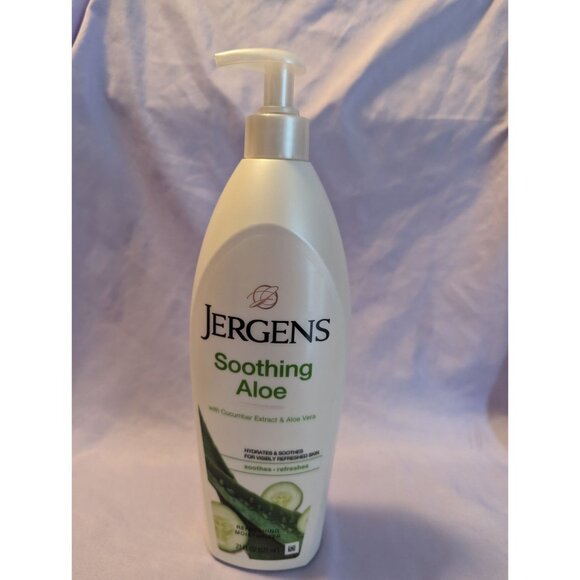 Jergens Soothing Aloe Moisturizer With Cucumber Extract & Aloe Vera 21 Oz Pump - Picture 1 of 2